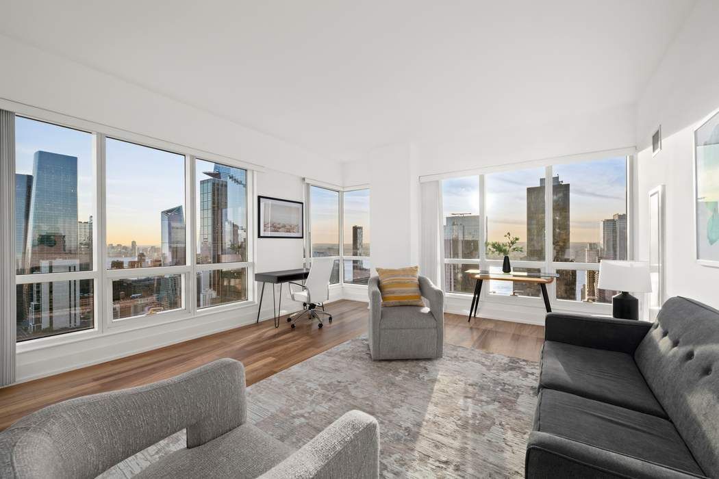 350 W 42nd Street 51AB
