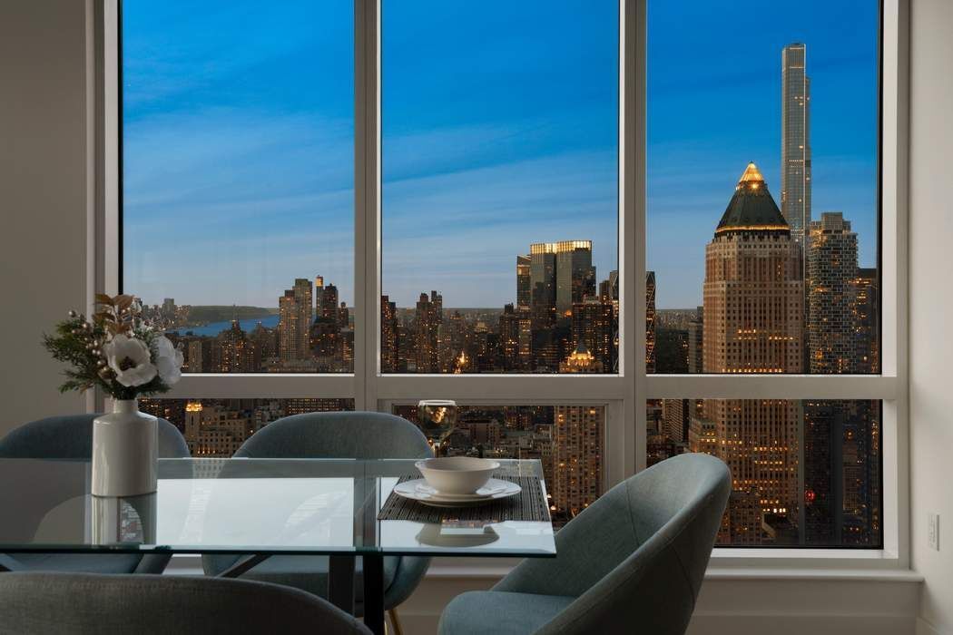 350 W 42nd Street 51AB