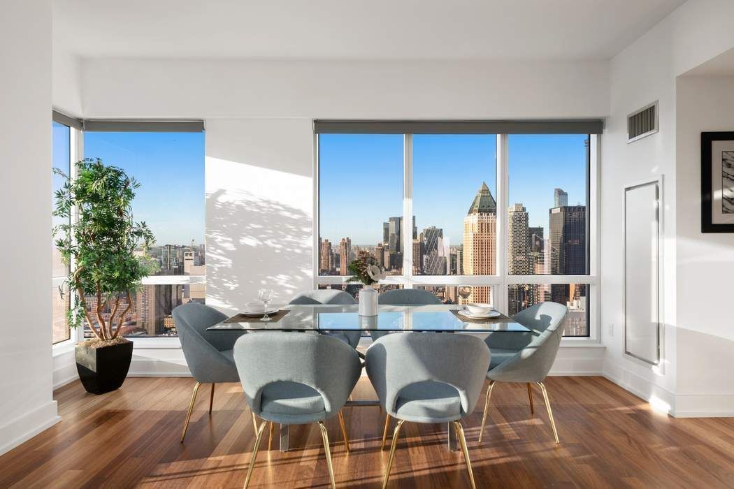 350 W 42nd Street 51AB