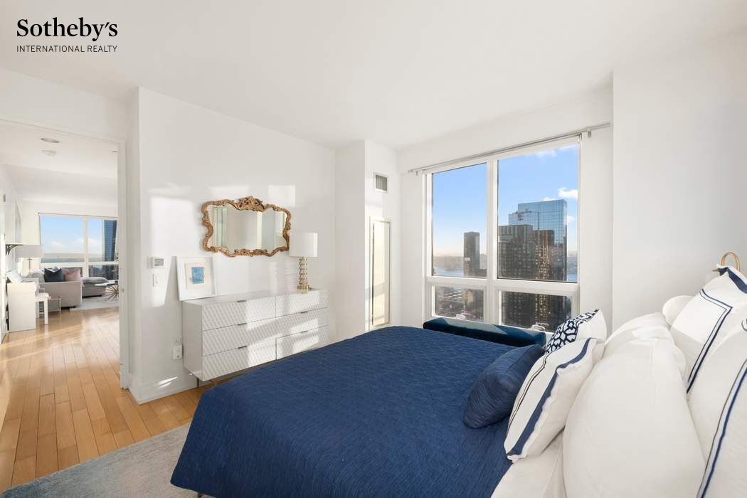 350 W 42nd Street 44H