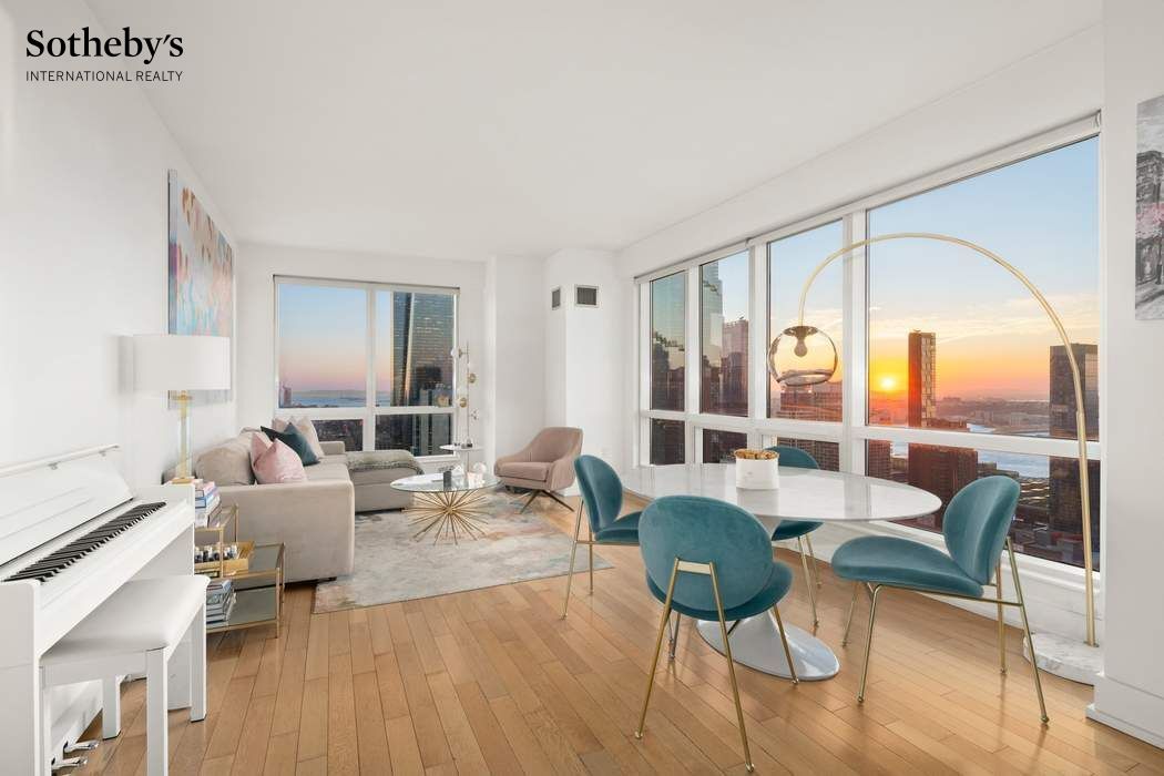 350 W 42nd Street 44H