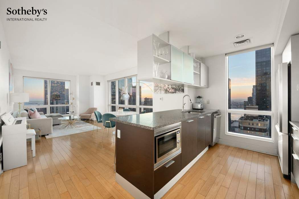 350 W 42nd Street 44H