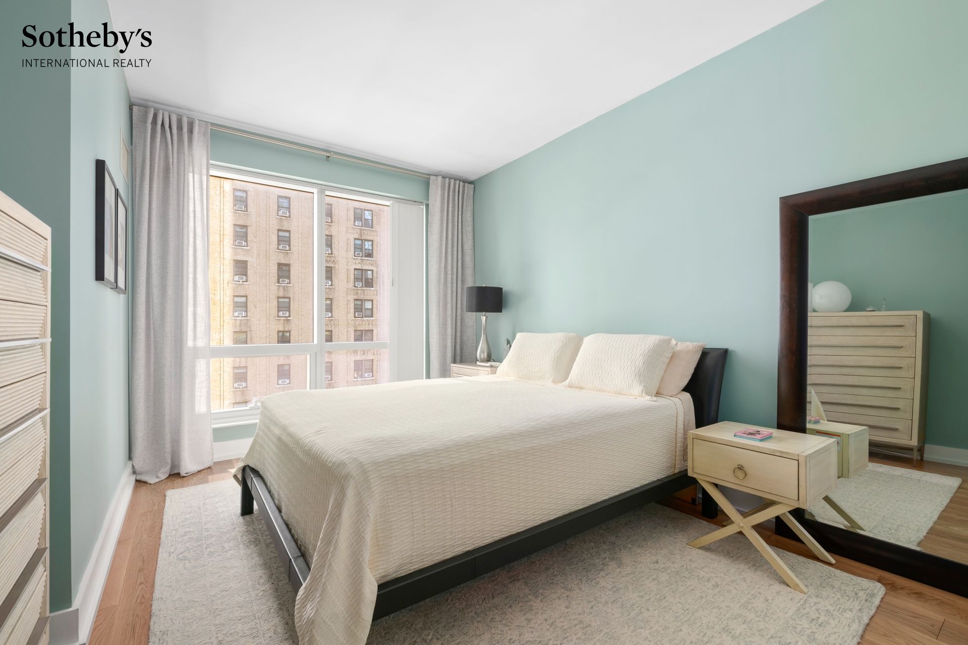 350 W 42nd Street 10C