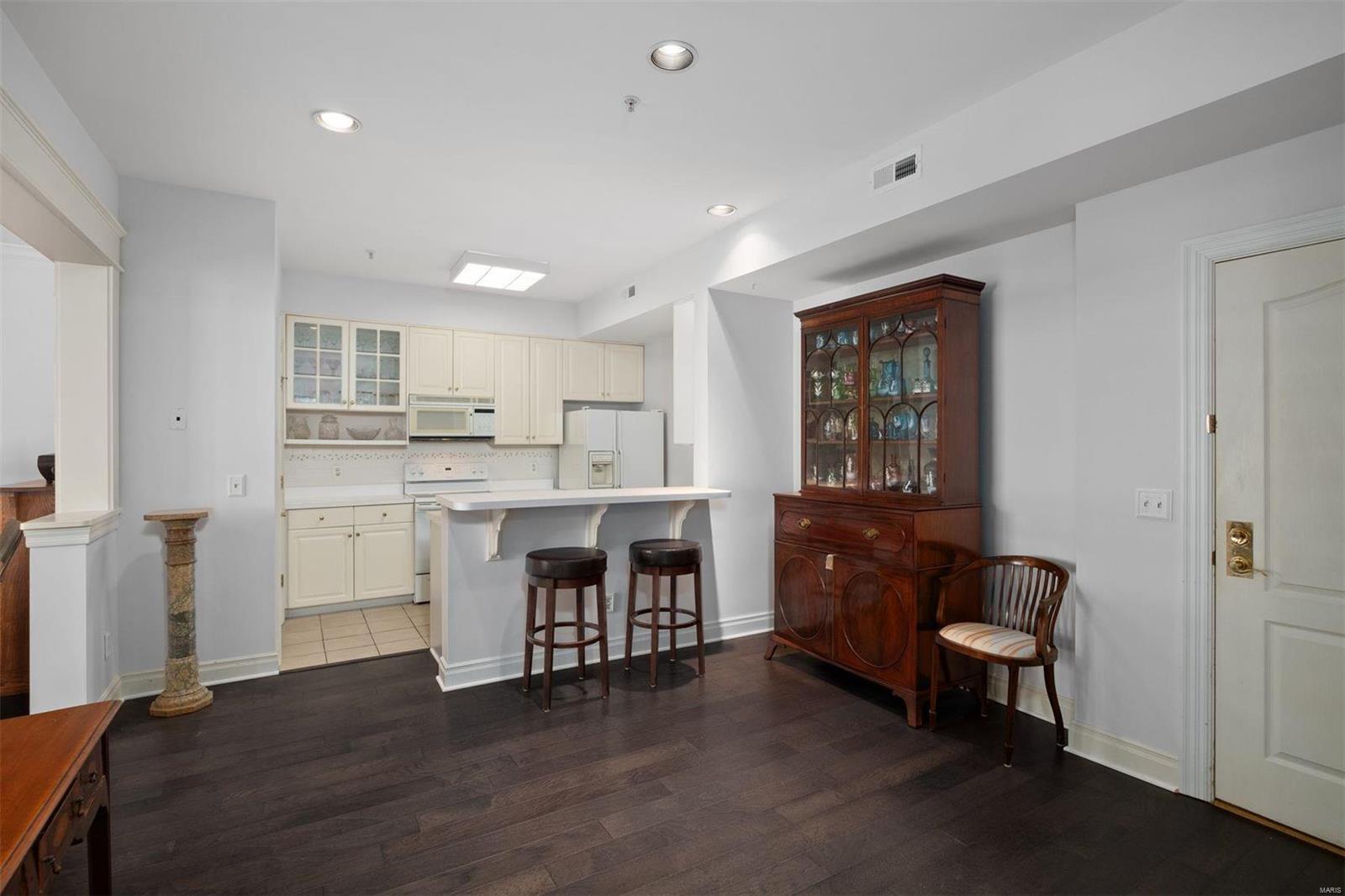750 S Hanley Road Unit: 120