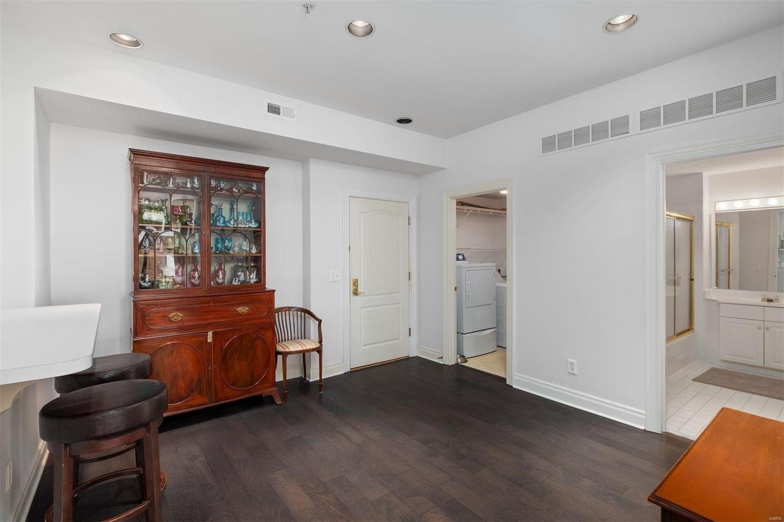 750 S Hanley Road Unit: 120