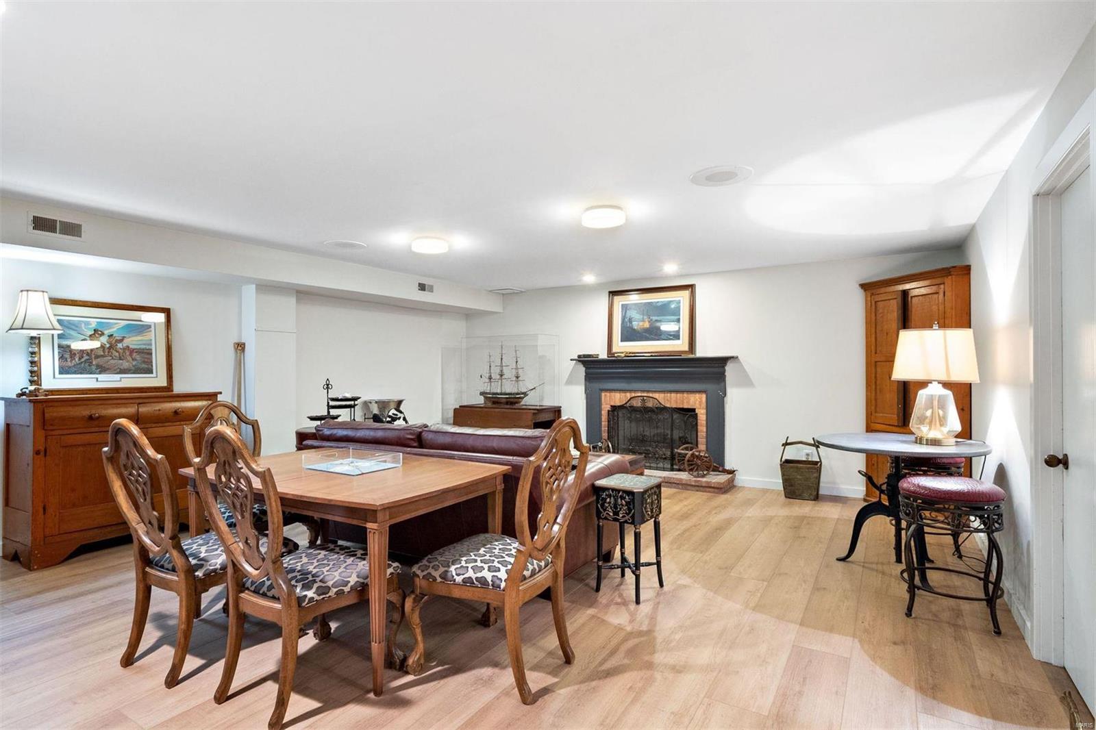 139 N Central Avenue Unit: H