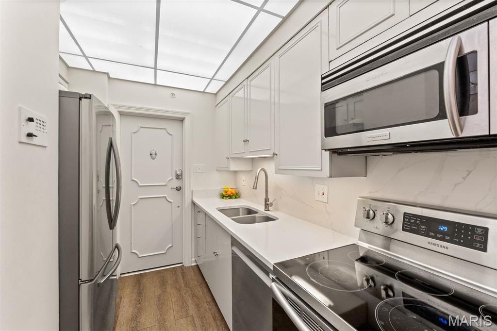 900 S Hanley Road Unit: PG