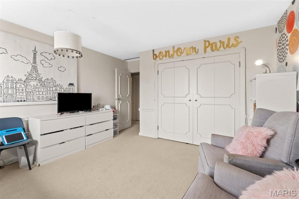 900 S Hanley Road Unit: PG