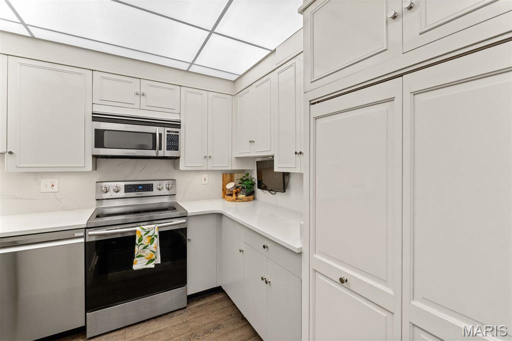 900 S Hanley Road Unit: PG