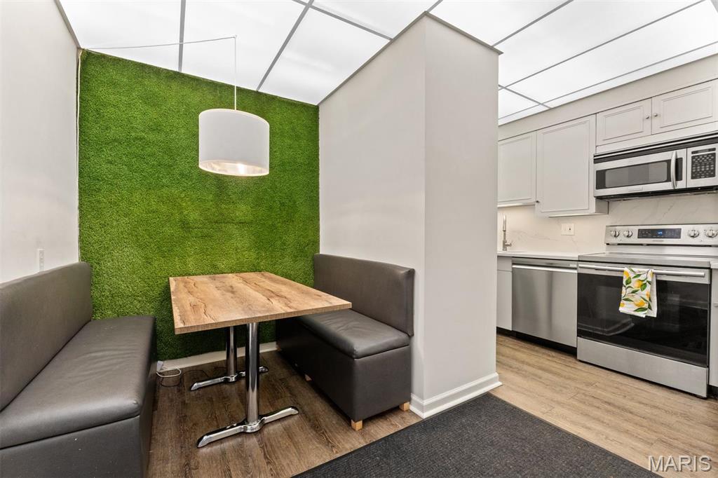 900 S Hanley Road Unit: PG