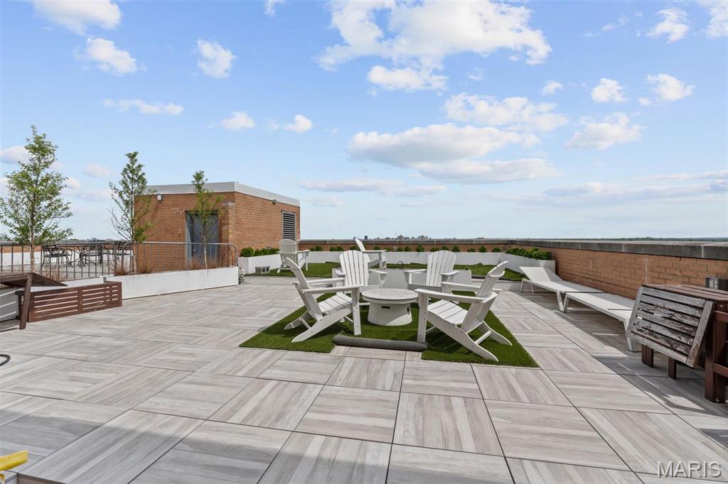 900 S Hanley Road Unit: PG