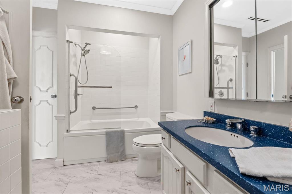 900 S Hanley Road Unit: PG