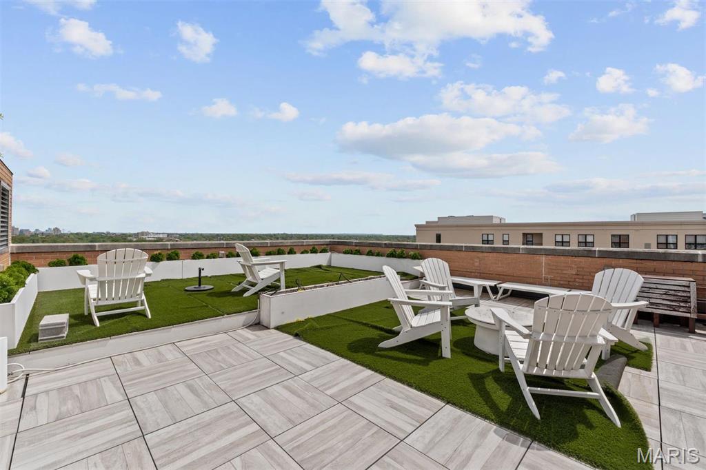 900 S Hanley Road Unit: PG