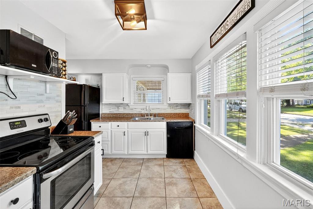 2811 Lawndell Drive
