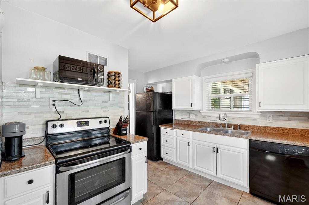 2811 Lawndell Drive