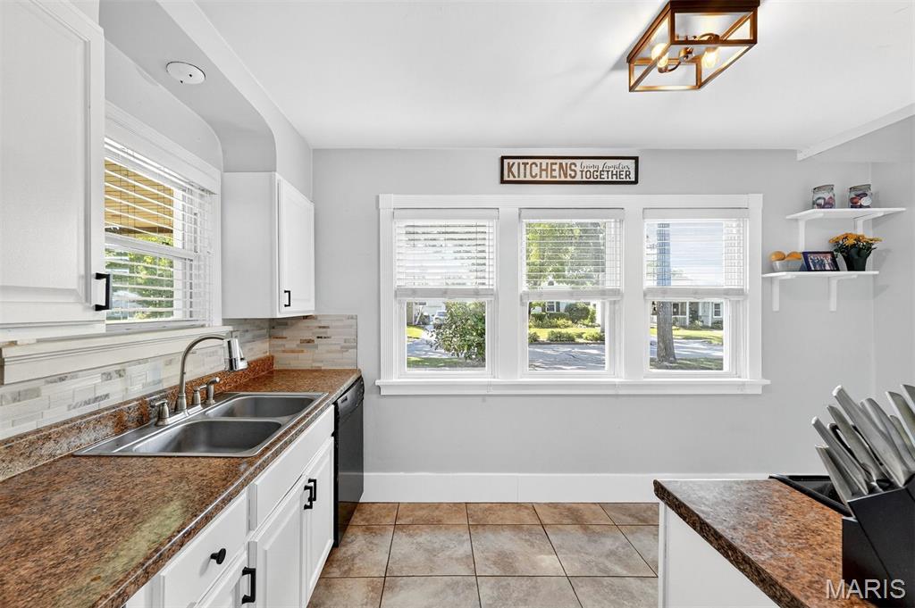 2811 Lawndell Drive
