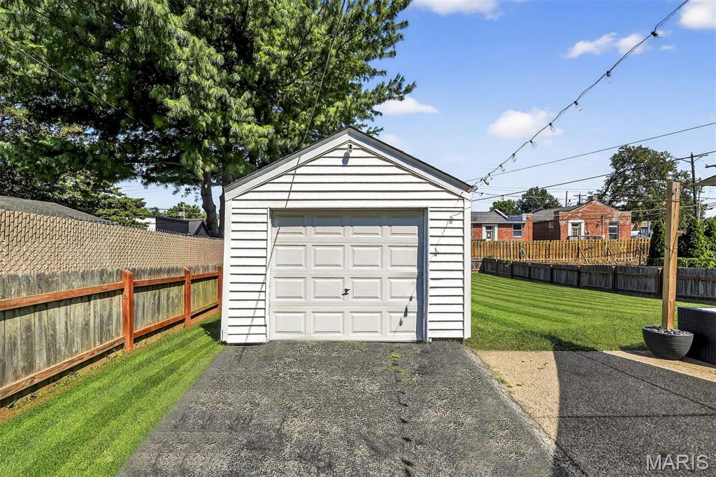 2811 Lawndell Drive