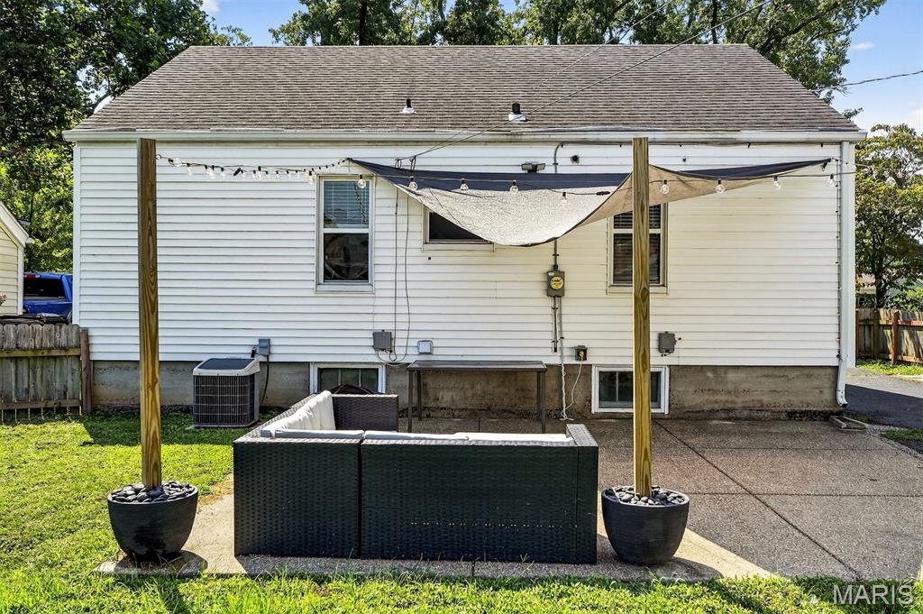 2811 Lawndell Drive