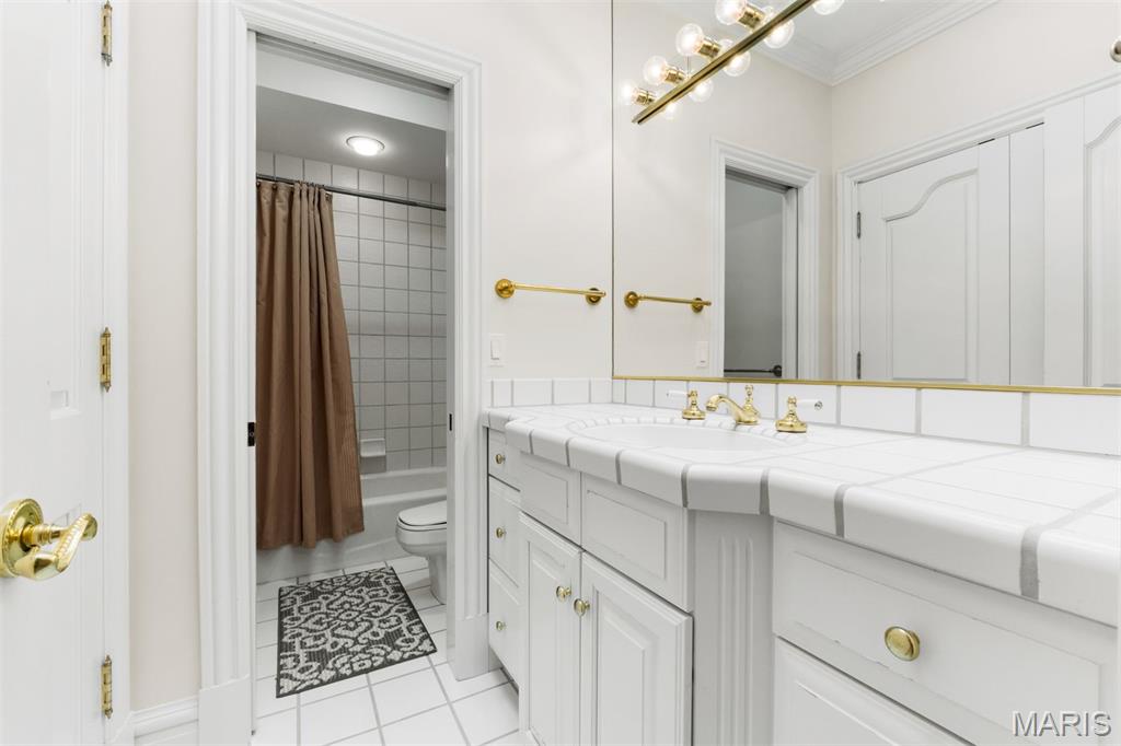 14 Ballantrae Court