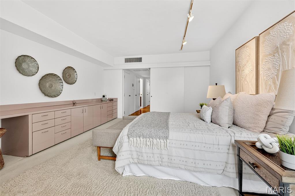 200 S Brentwood Boulevard Unit: 14D