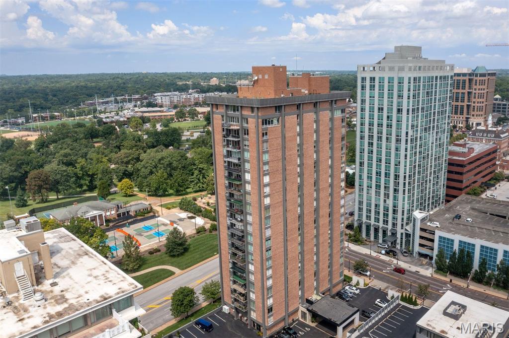 200 S Brentwood Boulevard Unit: 14D