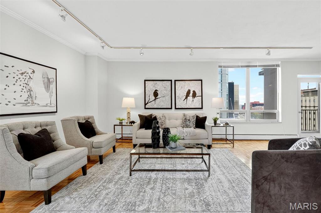 200 S Brentwood Boulevard Unit: 14D