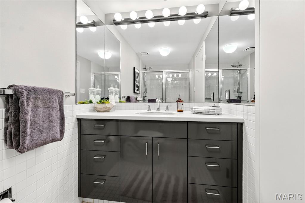 200 S Brentwood Boulevard Unit: 14D