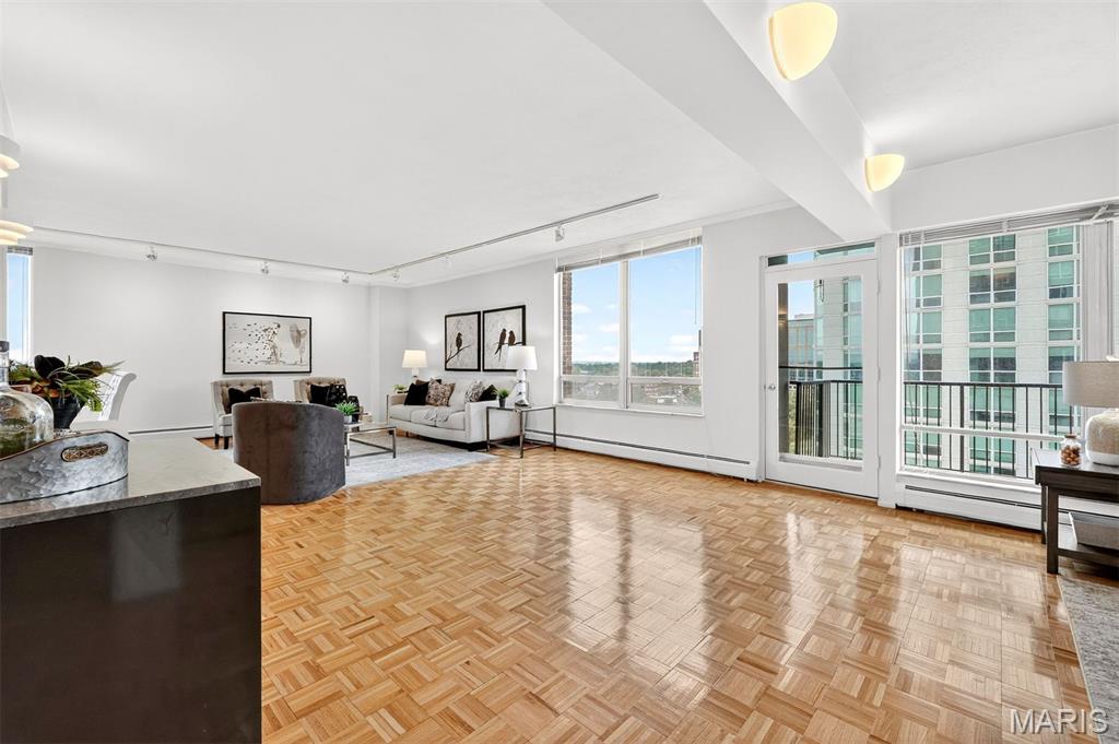 200 S Brentwood Boulevard Unit: 14D