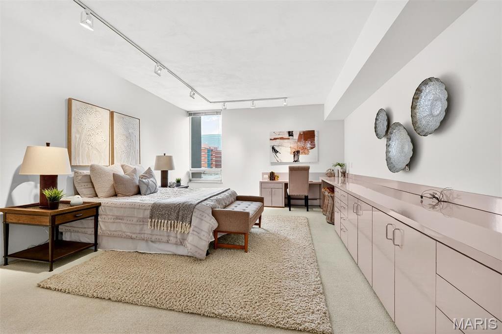 200 S Brentwood Boulevard Unit: 14D