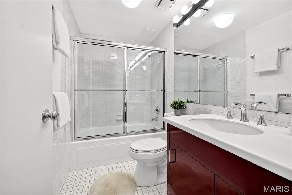 200 S Brentwood Boulevard Unit: 14D