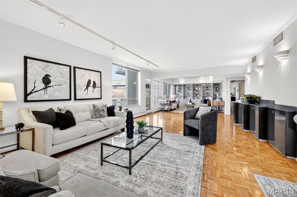 200 S Brentwood Boulevard Unit: 14D