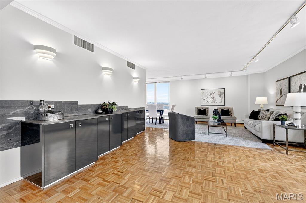 200 S Brentwood Boulevard Unit: 14D