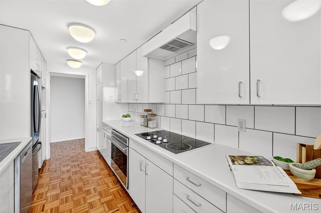 200 S Brentwood Boulevard Unit: 14D