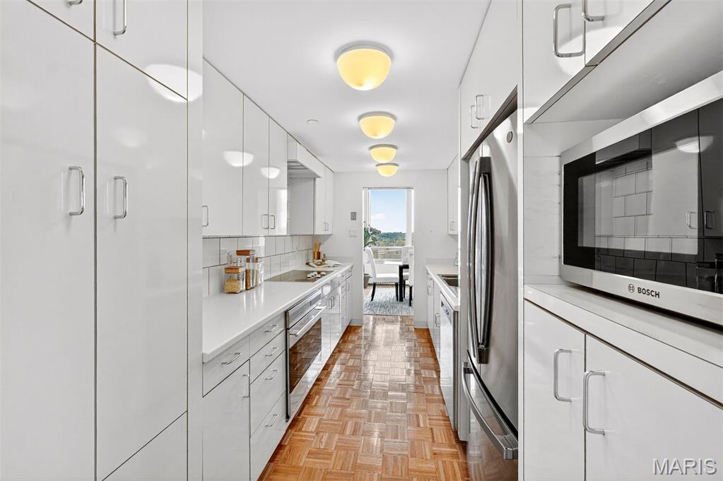 200 S Brentwood Boulevard Unit: 14D