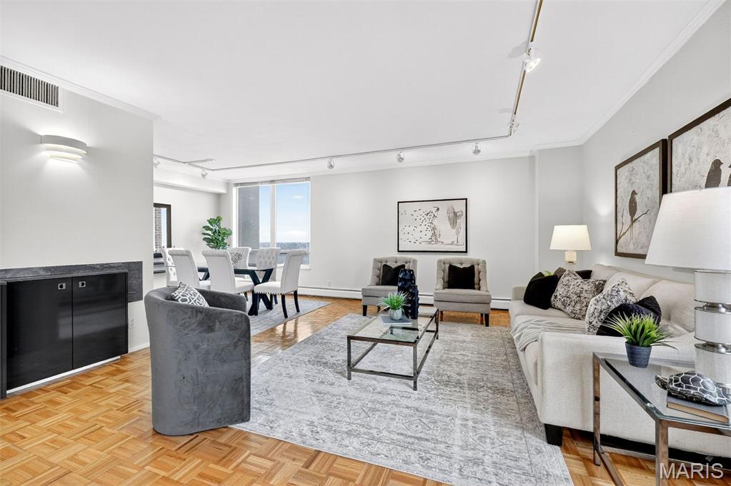 200 S Brentwood Boulevard Unit: 14D