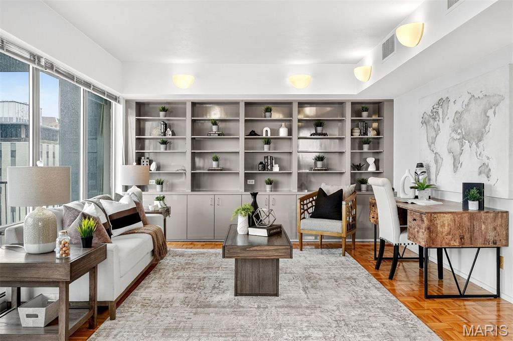 200 S Brentwood Boulevard Unit: 14D