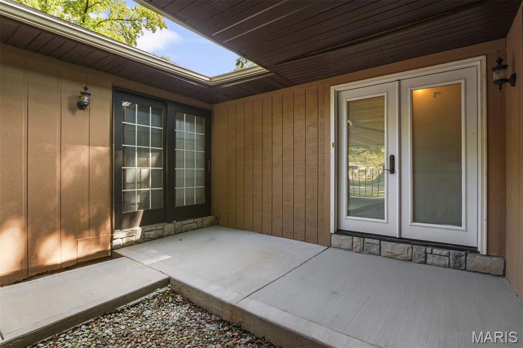 1040 Bridgeport Drive
