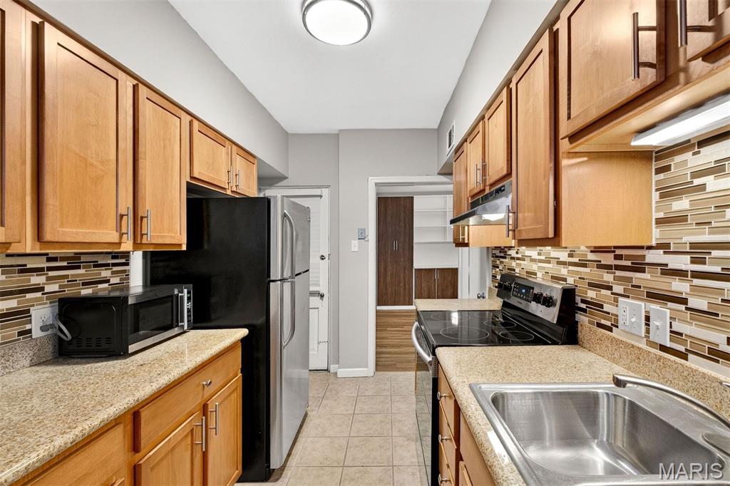 907 S Hanley Road Unit: 5