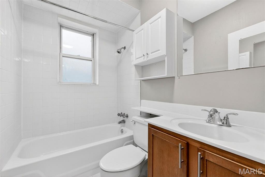 907 S Hanley Road Unit: 5