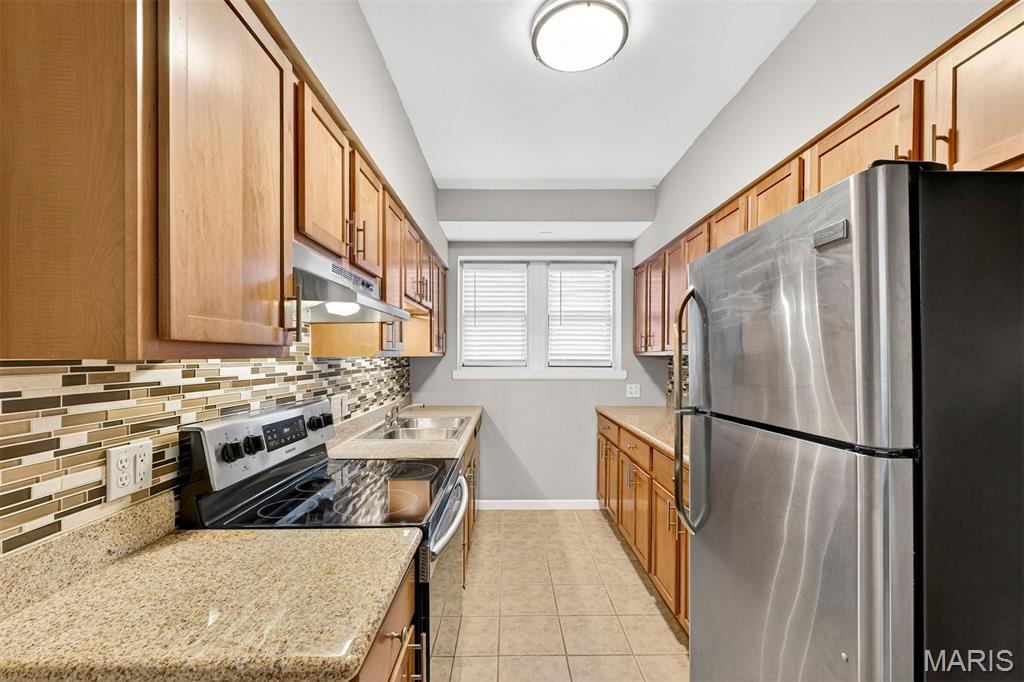 907 S Hanley Road Unit: 5