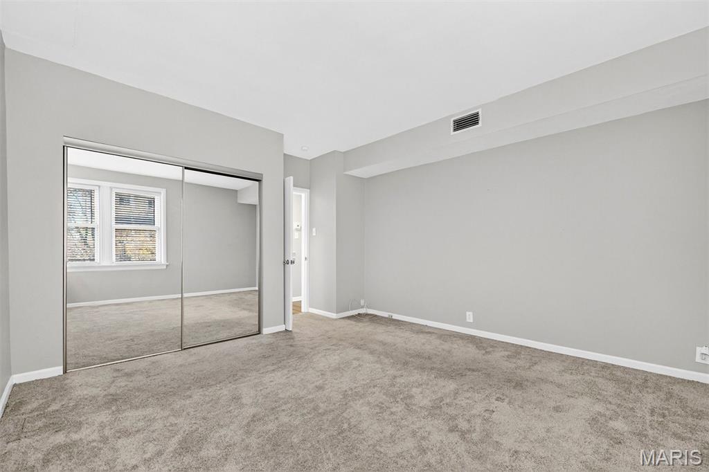 907 S Hanley Road Unit: 5