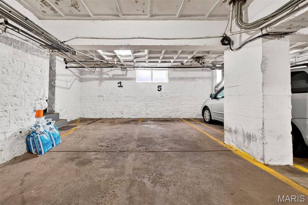 907 S Hanley Road Unit: 5