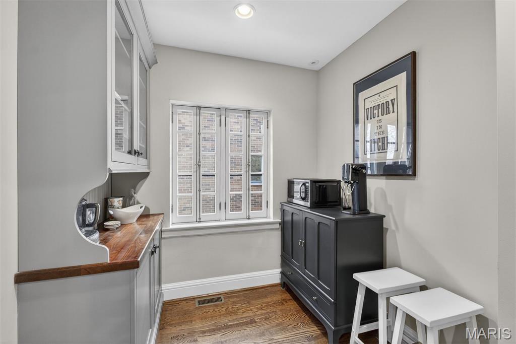 7437 Stratford Avenue