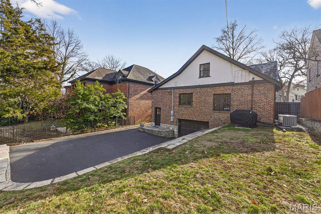 7437 Stratford Avenue