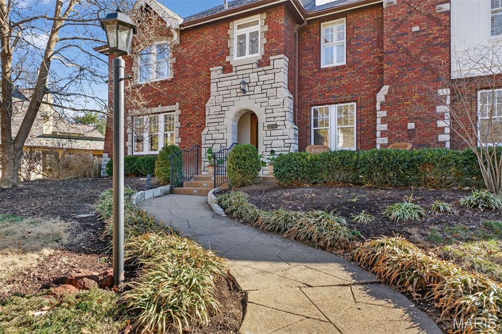 7298 Greenway Avenue