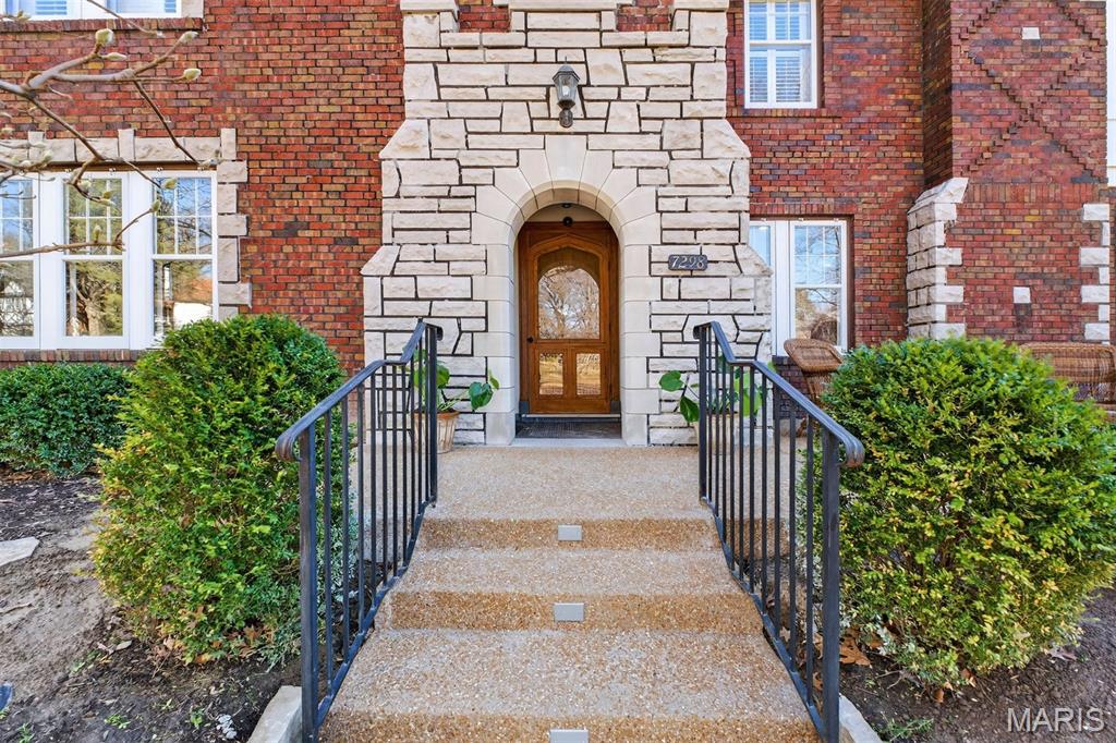 7298 Greenway Avenue