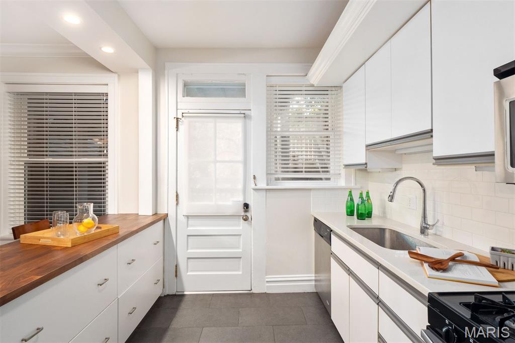 6318 Southwood Avenue Unit: 2E