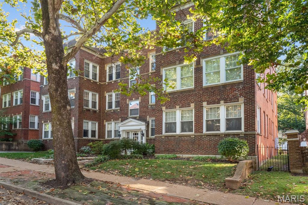 6318 Southwood Avenue Unit: 2E