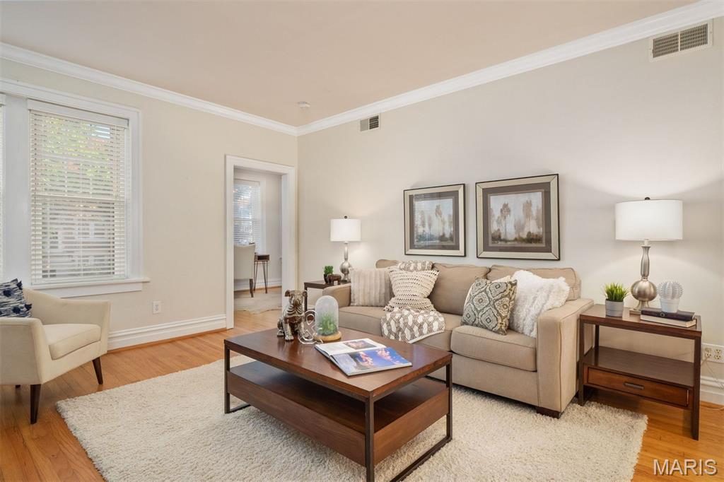 6318 Southwood Avenue Unit: 2E