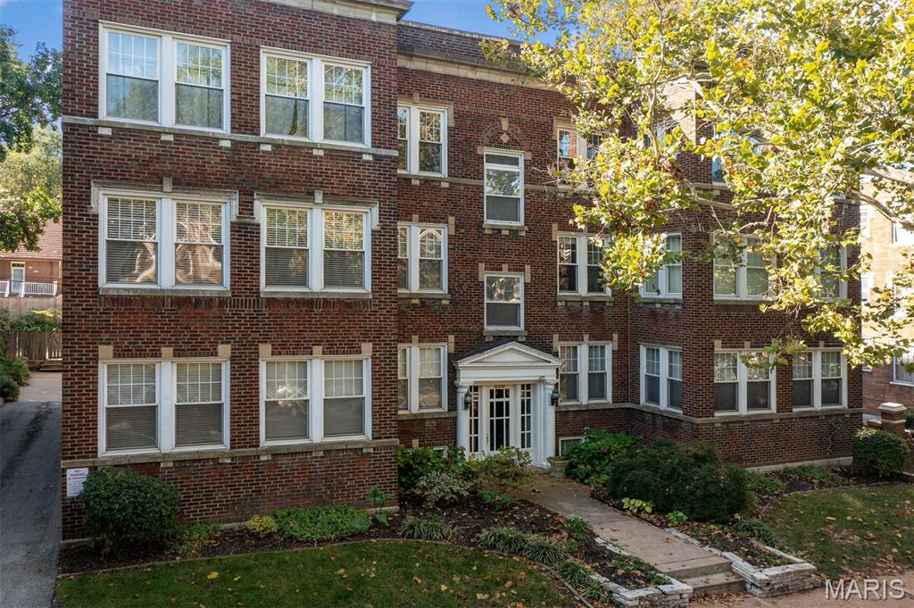6318 Southwood Avenue Unit: 2E